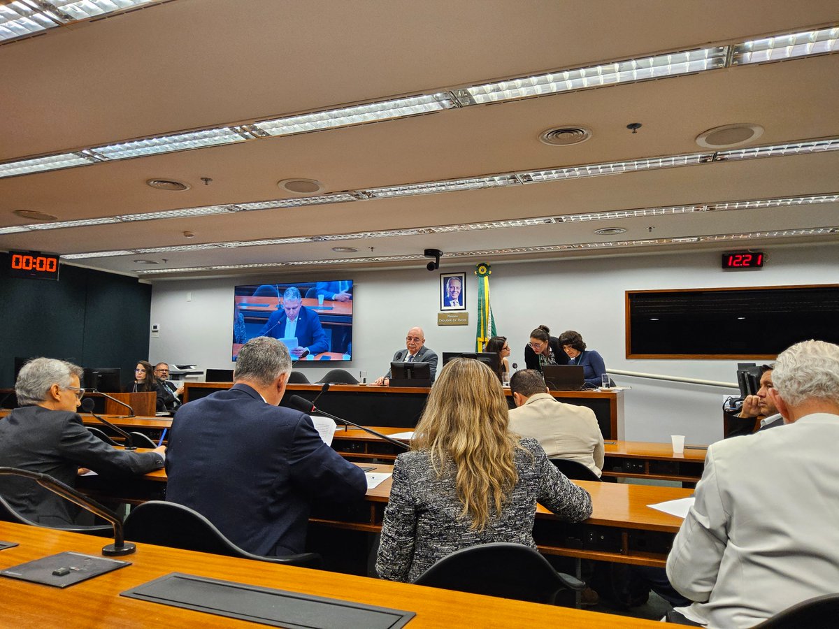 CSAUDEcamara's tweet photo. Registros da Reunião Deliberativa da Comissão de Saúde realizada em 17 de junho de 2026. O Deputado  Zé Vitor (PL-MG), iniciou os trabalhos, e o Deputado Osmar Terra (PL/RS), conduziu parte das deliberações ao longo da reunião. https://t.co/peQJVUspPK