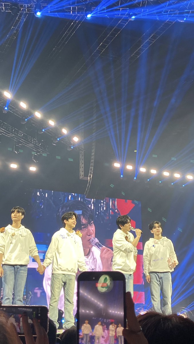 day6assistant's tweet photo. AAAAAAK KANGEN BANGET KAPAN KETEMU LAGI😭😭😭😭 https://t.co/gxVQIl6KDk