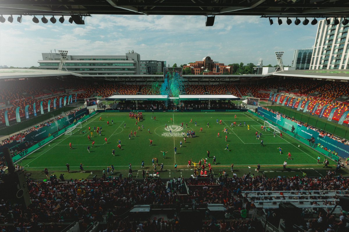 worldsevens_'s tweet photo. 1200 images, blended into one. 📸

Every moment of The Final at W7F London Edition compressed into a single extraordinary frame. https://t.co/4DiIE8jNJK