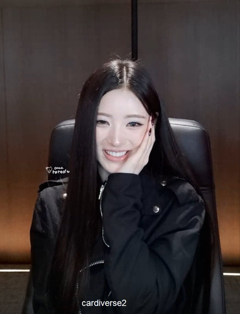 annarated's tweet photo. 260618 카디버스 영통 #안나 #ANNA

예뻐요…🥹🫰🏻🤍🤍 https://t.co/j7b8YcrPJl