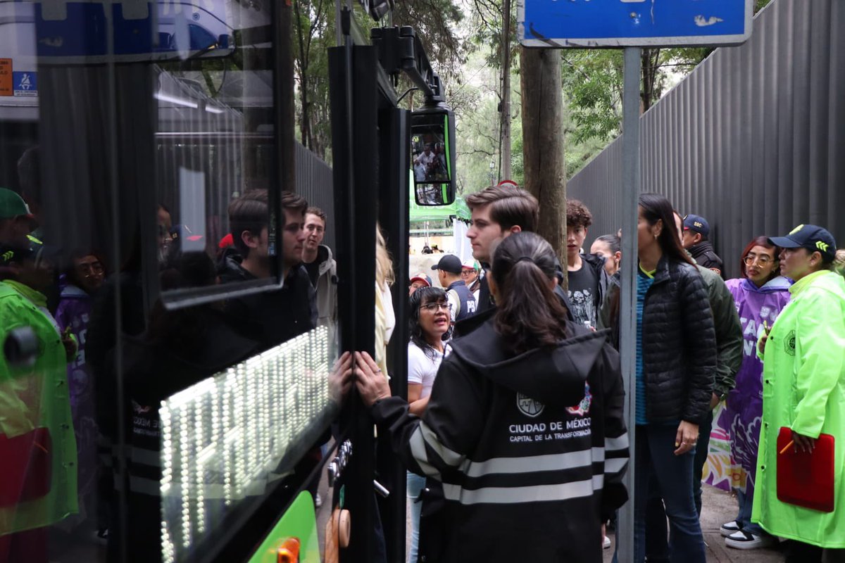DanielArcosRTP's tweet photo. Agradecemos el compromiso de nuestras compañeras y compañeros, que con su labor diaria demuestran que el transporte público es esencial para la vida de la ciudad y para responder internacionalmente.

#RTPTeLlevaAlMundial ⚽️ https://t.co/M30T3Pcttk