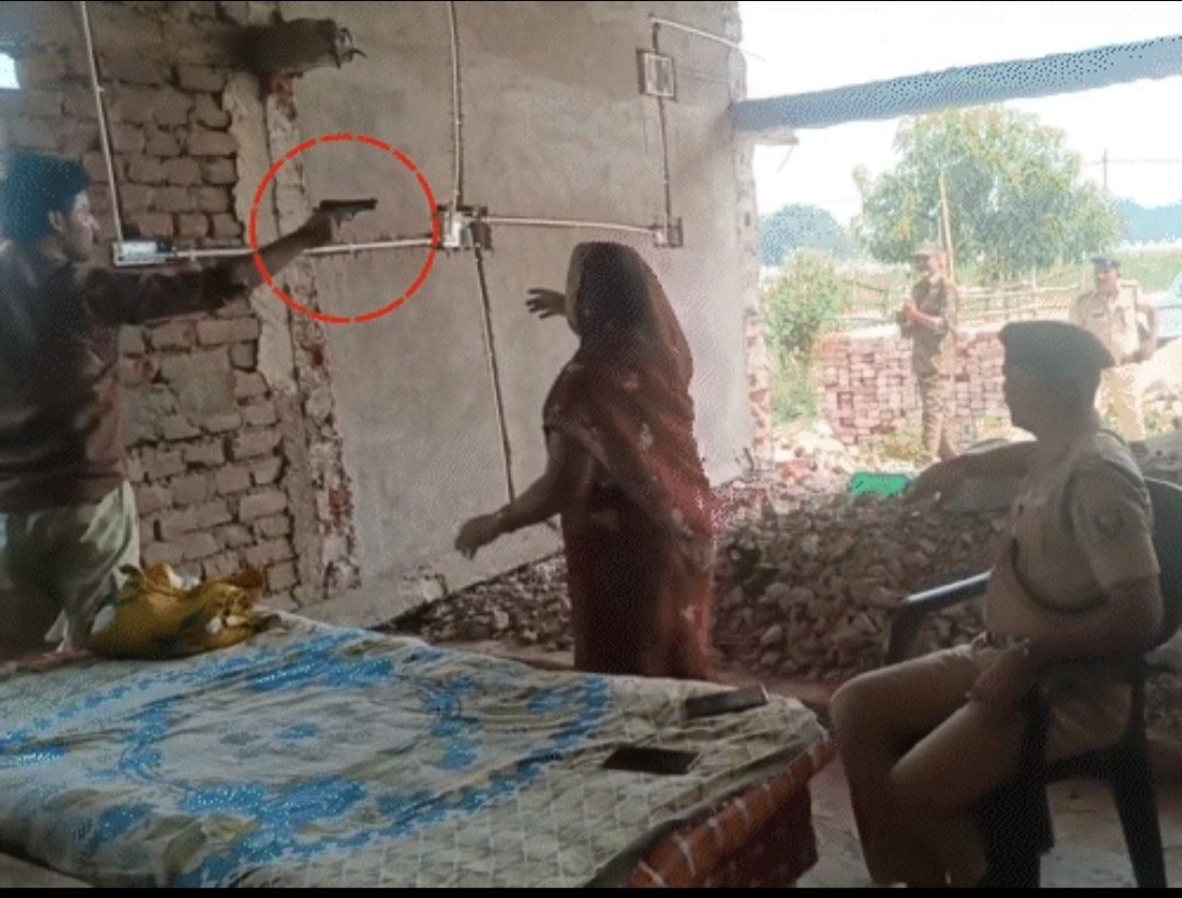 ripper_dhruvaa's tweet photo. Thankfully, Bharat Tiwari was not a Dalit or a tribal; if he were Dalit or tribal, people would celebrate his encounter by declaring him Naxal terrorist.

Since he is a Brahmin, he is innocent, bechara, majbur, mentally disturbed, begunah Brahmin. https://t.co/LAlV6Fg2yz