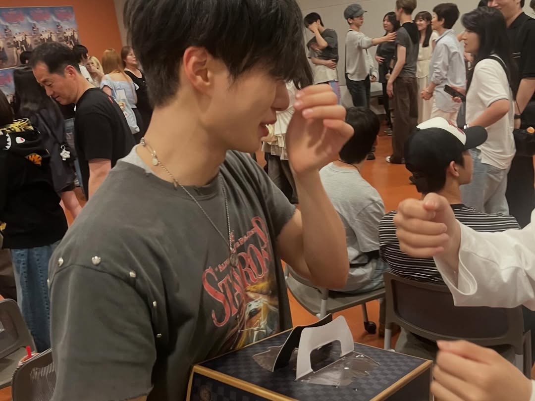 KJSdaily's tweet photo. wei's music producer shared more pics of junseo 🥺💙

#JUNSEO #준서 #ALD1 #WEi https://t.co/G4Izq9cy68