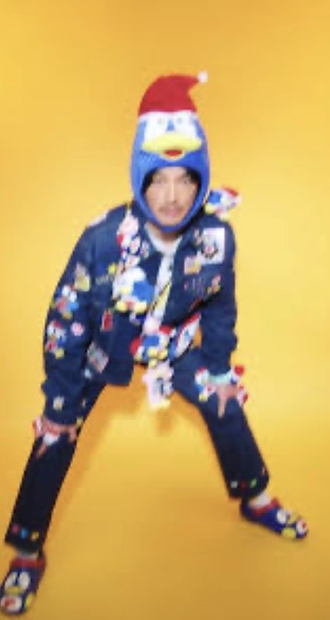miuratron's tweet photo. 「ビートサーファーズってさ、変わったもんばっかりあるんだよ。例えばこのmiuratron」「わー中野テルヲもあるー。意外と普通のものもあるじゃん」「……d('∀'*)ｱﾙﾖ!」。 https://t.co/P95upIOh3Q