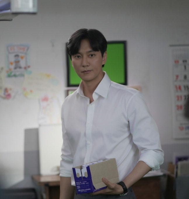 tang__kira's tweet photo. Kim Namgil membagikan foto hari pertama kerja jadi  karyawan bank.

Sebelumnya, KB Kookmin mengabarkan kalau dia akan memproduksi drama korporat finance yang dibintangi Kim Namgil

https://t.co/Hby7hkJm7D https://t.co/DOwMEfY2pz