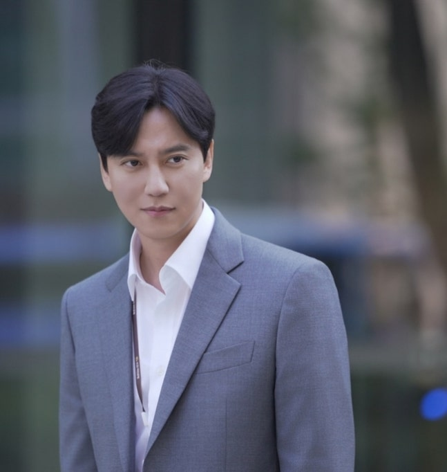 tang__kira's tweet photo. Kim Namgil membagikan foto hari pertama kerja jadi  karyawan bank.

Sebelumnya, KB Kookmin mengabarkan kalau dia akan memproduksi drama korporat finance yang dibintangi Kim Namgil

https://t.co/Hby7hkJm7D https://t.co/DOwMEfY2pz