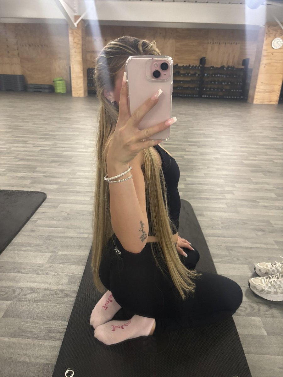 MissAbbigail tweet media