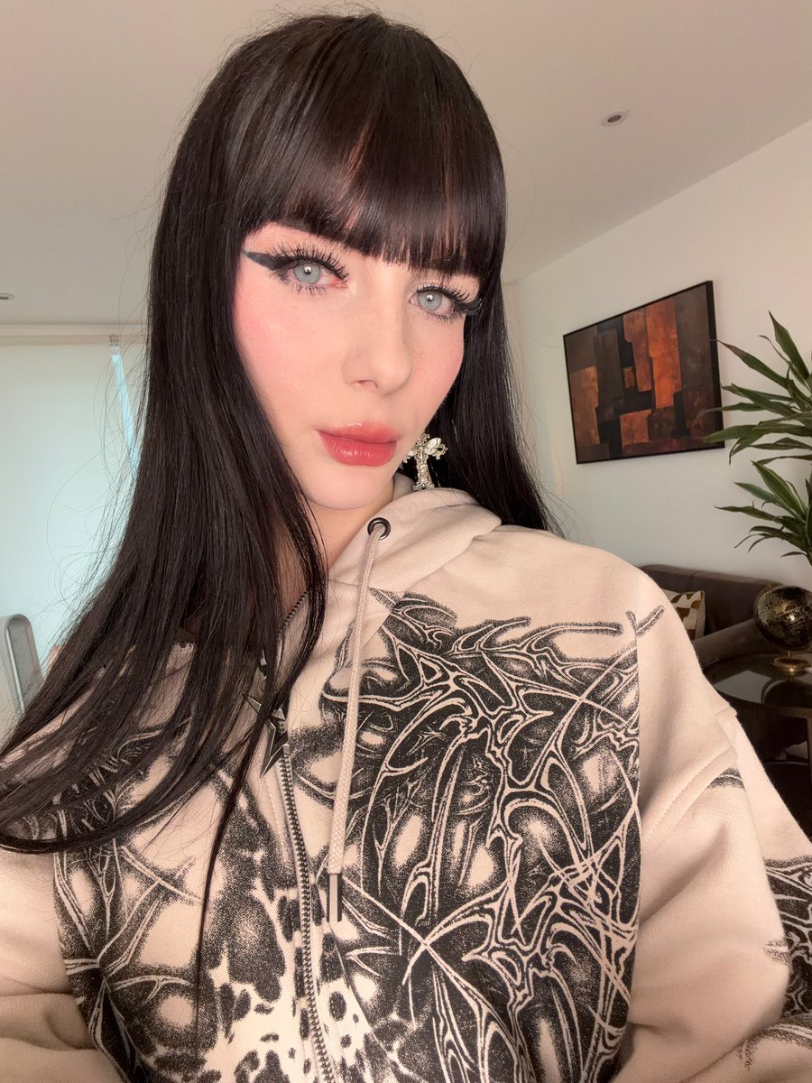 thewinterdollx's tweet photo. “Hormones will never make you into a biological woman” okay… keep talking to the wall because they clear did 💅🏳️‍⚧️ https://t.co/PHiYNS8kjt