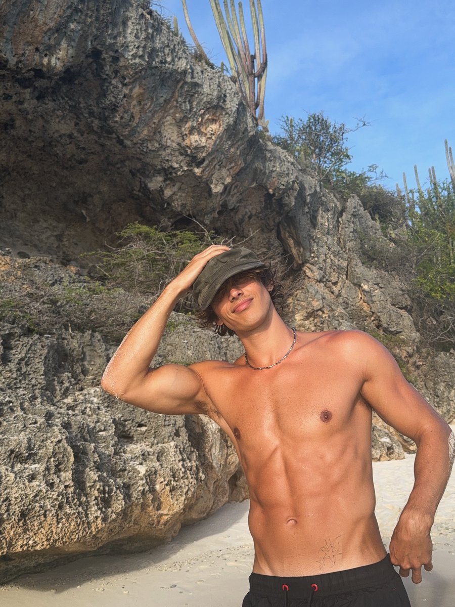 TNatanWolf's tweet photo. ☀️ 𝓎 30 ℊ𝓇𝒶𝒹ℴ𝓈. #ntluphoto https://t.co/ArExHCuNXe