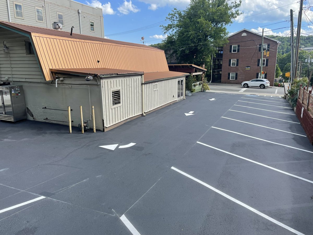ben_ocallaghan2's tweet photo. Things are picking up on my end. We reversed the layout of this parking lot. This is a new service area I’ve been trying to get into so I was thankful for the opportunity. Lead to two other parking lot quotes for neighboring businesses. Big driveway repair today 💪 https://t.co/oRU2ZQpM2I
