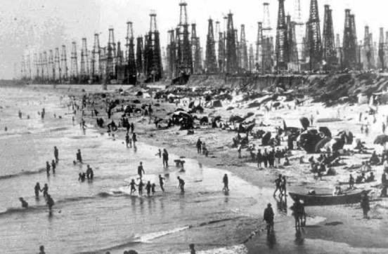 DallasAptGP's tweet photo. I can't believe that the historical preservation folks in Venice Beach, CA have allowed the character of this coastal area to change so much https://t.co/SLw4GjNB1W
