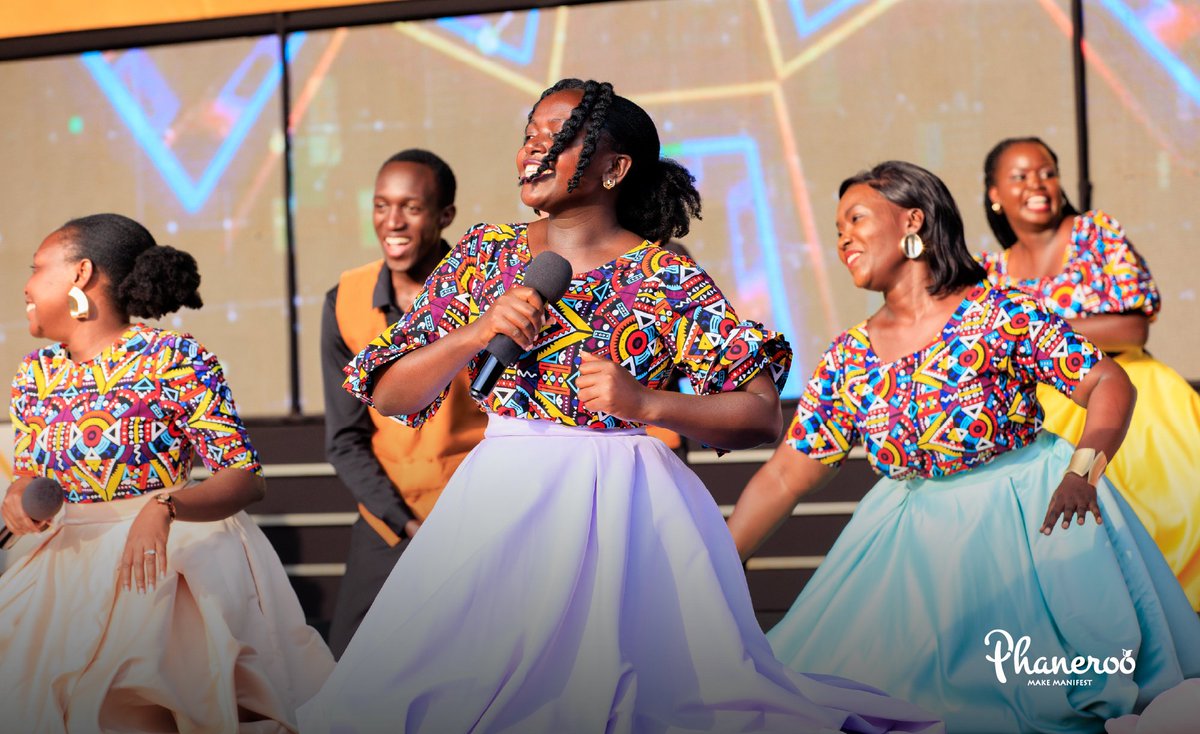 Phanerookampala's tweet photo. Two four seven, You will always be Jehovah. Two four seven, blessed be Your Holy Name. 

This kind God ooh, I've never seen this kind ooh. This kind God ohh! Blessed be Your Holy NAME. 

https://t.co/DY5k0zOVsf

#Praise
#Phaneroo | #LiveNow https://t.co/GRs6HLKpt0