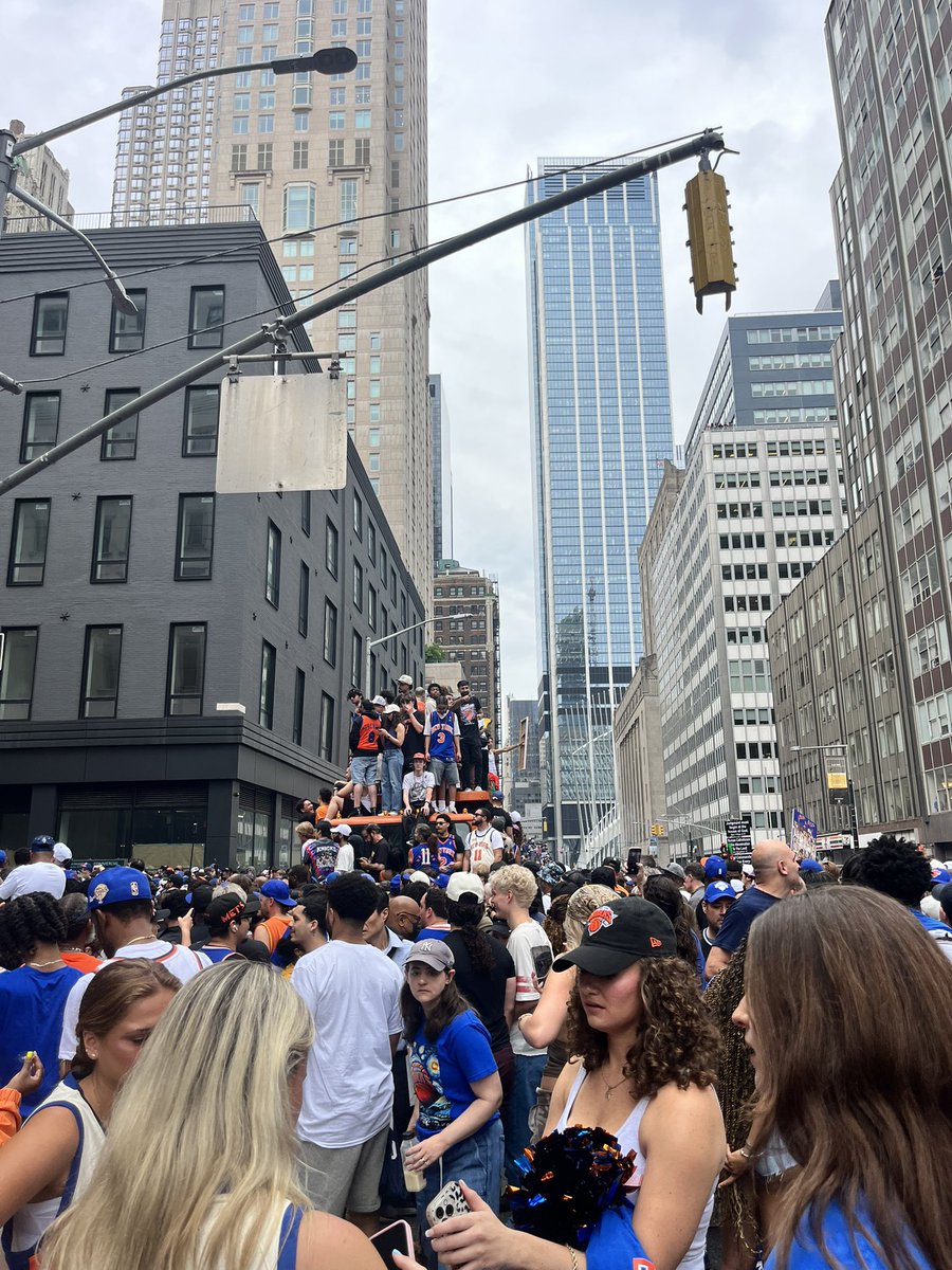 hersheysainz's tweet photo. didn’t make it to the parade route but that was still too fun 🤭💙🧡 https://t.co/cWT0IwCiOO