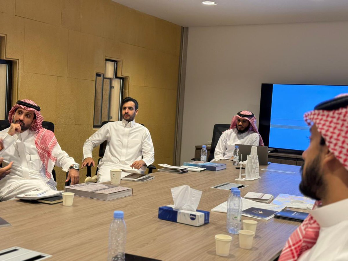 Arch_Abdulazizz's tweet photo. حظيت ولله الحمد بفرصة استثنائية لعرض مشروع تخرجي "مركز قيم الحضري" أمام الاستوديو التصميمي بـ #الهيئة_الملكية_لمدينة_الرياض.

حوار ثري وتغذية راجعة من خبراء ، تجسّر الفجوة بين الفكر الأكاديمي والواقع العملي. 

شكراً لهم.

#استوديو_التصميم #مشاريع_الرياض https://t.co/vYFLmrDvX7