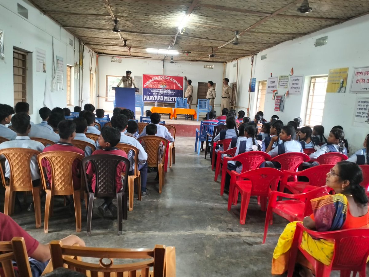 Dhalai_Police's tweet photo. PRAYASS Meeting by Ambassa PS
Ambassa Police Station organized a PRAYASS Meeting at Kulai HS School, sensitizing students on child marriage, the POCSO Act, and the harmful effects of drugs.

#DhalaiPolice #PRAYASS #POCSO #SayNoToDrugs #StopChildMarriage https://t.co/IpQP137su0