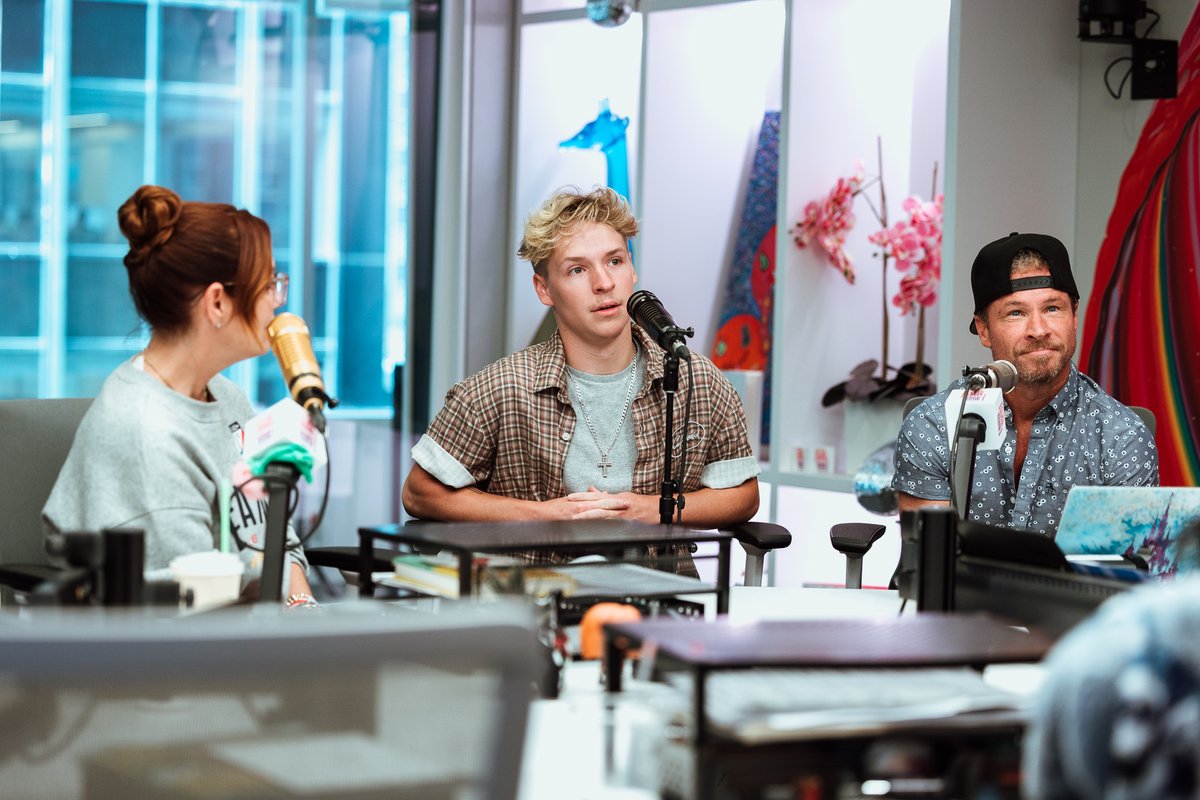 ElvisDuranShow's tweet photo. Loved having these two in today! ❤️

Watch the full interview: https://t.co/k5C3WYzoTW

#BayleeAndBrianLittrell

📸: Rachel Kaplan https://t.co/P6zzxyLFIy