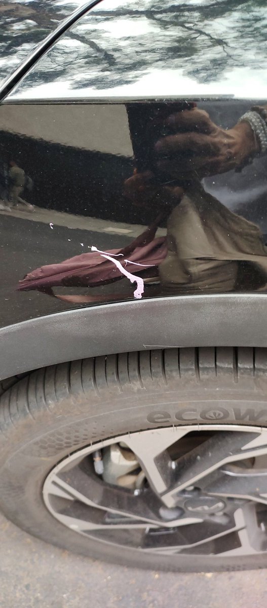 JulietaPrado's tweet photo. @ClaraBrugadaM El pasado viernes estaban pintando los puentes de Periférico sur y le cayó pintura a mi auto. Por favor me indican a quién dirigirme para reparar el daño. @LaSEMOVI https://t.co/BshKoIK6Se
