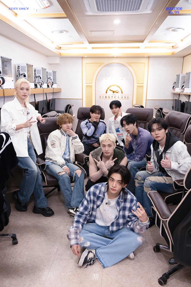 LeeKnowBrasil's tweet photo. ↱#PIC 🐰 18.06.26↲ Atualização da galeria do STAY 🇯🇵 com fotografias dos bastidores da gravação do episódio 99 do SKZ-CODE.
#스트레이키즈 #리노 #LEEKNOW #StrayKids @Stray_Kids 👻
Cr. Realskzoo https://t.co/P1tp2GHrPm