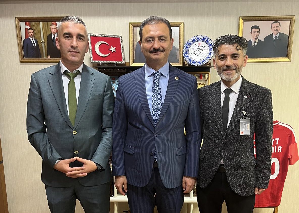 dtcuneytaldemir's tweet photo. 📍TBMM

Gazi Meclisimizde misafirimiz olan;

▪️Reşadiye-Bozçalı Işıklar Mahallesi Dernek Başkanı Akın Yüce’ye,

▪️Başçiftlik Karacaören Mahallesi Dernek Başkanı Şuayip Koçan’a 

▪️Kıymetli hemşehrilerimiz Hami Erdoğan ve Hakan Erdem’e değerli ziyaretleri için teşekkür ediyorum. https://t.co/mH05ktPDZd