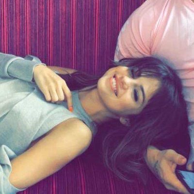 singlikesel's tweet photo. This smile 🥹💘💘 https://t.co/QTjbi2GMCC