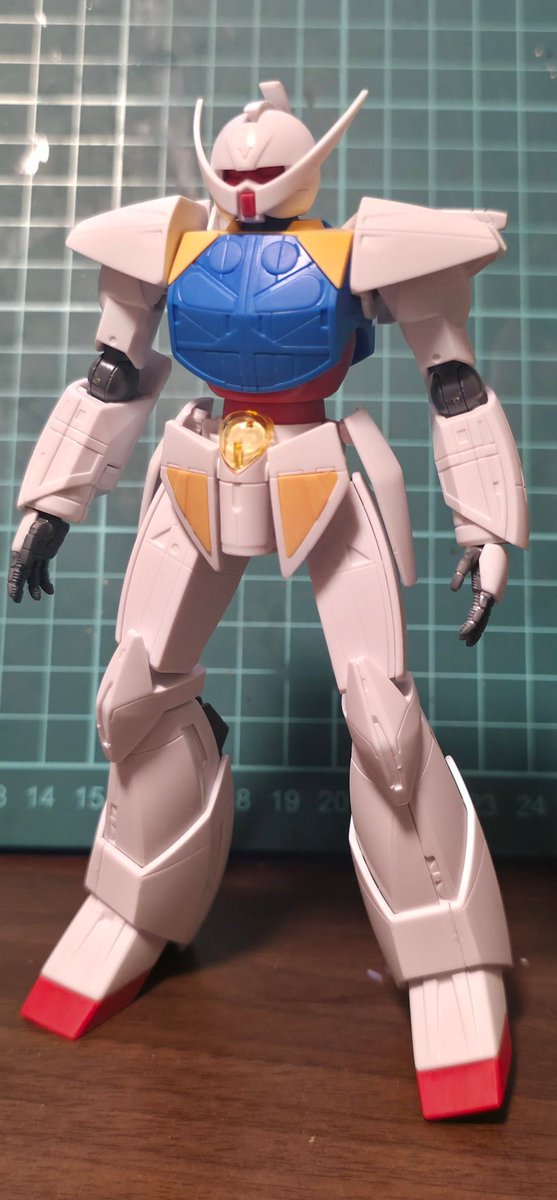 ookojima36's tweet photo. ∀ガンダム
コンペに向けて素組みしました。
∀を初めて見たときは「ファ！？」だったけど斜めから見た顔がホントかっこいいのです。
光と闇どちらでもいけそうな∀どっちにしようか悩み中でございます。

#レミュルのザクっとラジオ https://t.co/6ykB7fvpLP