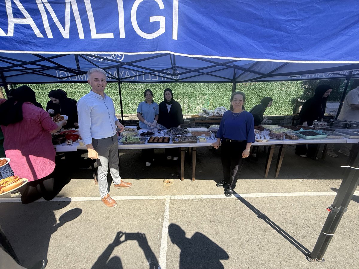 CayeliSML's tweet photo. Hacı Ahmet Hamdi İshakoğlu MTAL tarafından düzenlenen Gazze Kermesi, örnek bir dayanışmaya sahne oldu. Öğrenciler, öğretmenler, idareciler ve velilerin büyük emek ve özveriyle katkı sunduğu kermes beraberliğin ve paylaşmanın en güzel örneklerinden biri olarak hafızalarda yer etti https://t.co/XVY0XbOLZl