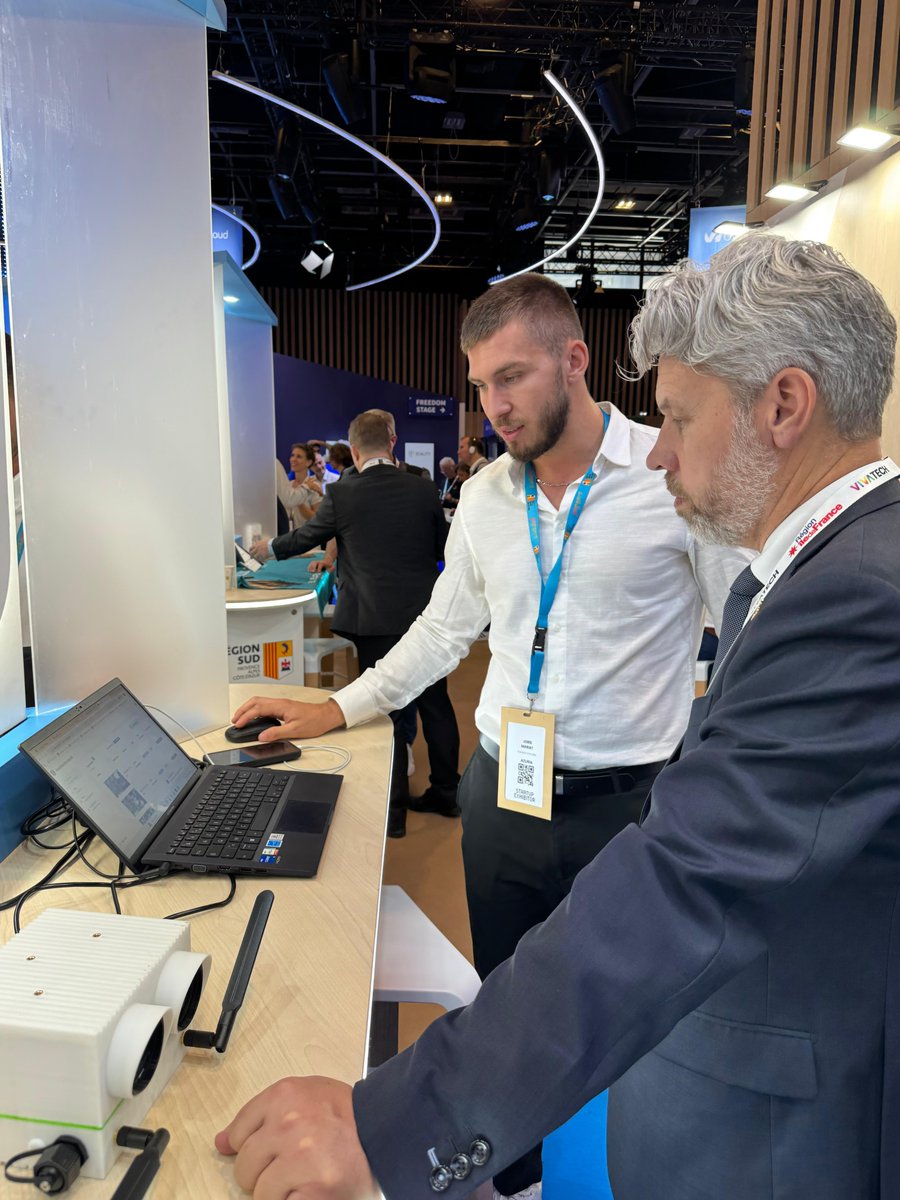 e_Fouquart's tweet photo. 🚀L’innovation technologique est notre avenir !

Je me suis rendu au salon @VivaTech, où sont exposées les meilleures start-ups et les nouvelles #technologies, du calcul quantique pour l’#industrie aux programmes d’amélioration des performances de navigation, en passant par la prévention des feux de forêt : ces innovations vont peu à peu révolutionner notre quotidien.

Une belle initiative pour notre futur.