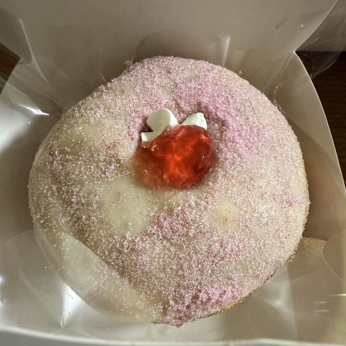 atohiro's tweet photo. レアもの「#もちゅりんいちご」を無事に入手( #ネット予約 )したので、遠路遙々 #上田 まで受け取りに。
#ドーナツ ではなく、軽フワの #餅 ですな。いちごのジャムも酸味があったりして旨い。初回のみたらしときな粉も食べられたので、今回の限定も食べられて良かった。
https://t.co/GPjZHqIN56 https://t.co/KqF9rvEAER