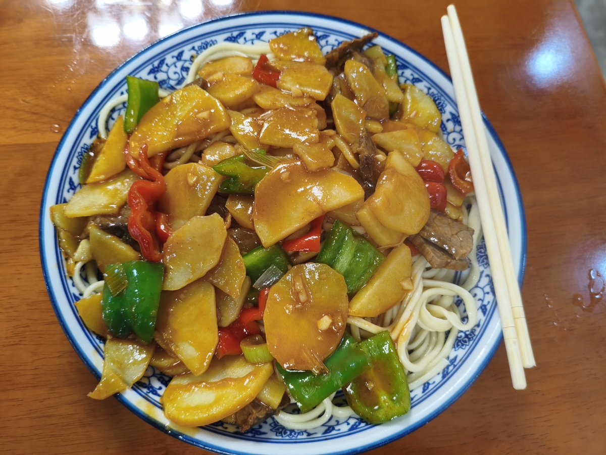 yanjierui's tweet photo. 今天臀桥50kg腿都在抖，是高潮了吗？😂（附练后美食） https://t.co/Xk6hZHIcLC