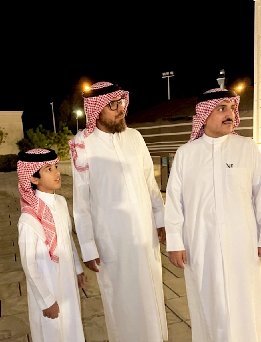 mem91h's tweet photo. الولـد وأن زاد طيـبه ينشدونـة مـن خوالـة 🤍•
#احمد_قزيع_السهلي https://t.co/apDlkS5vQZ