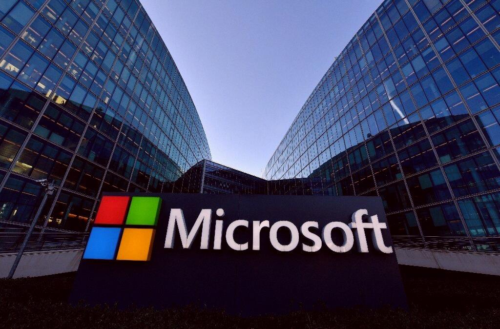 kykm0525's tweet photo. 米国と中国のAI競争が激化する中、Microsoft $MSFTは中国企業にAIモデルを販売して大きなビジネスを築いているらしいよ ðŸ‡¨ðŸ‡³ ブルームバーグが報じてた ðŸ‡ºðŸ‡¸ https://t.co/UwGqCc42zO