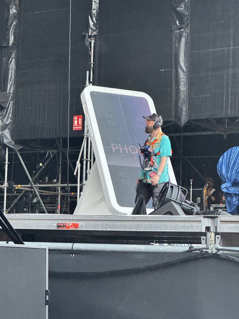 katyperrybr's tweet photo. Escritório Dona Katheryn irá resolver! A julgar pelos elementos escolhidos, estaria Katy montando sua mesa de trabalho? 👀🔥 https://t.co/rdPaHoXIc0