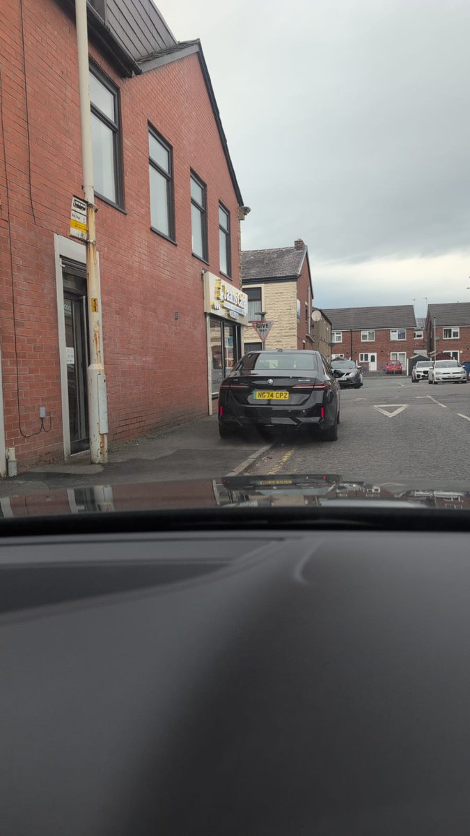 hm_devx's tweet photo. Anyone able to help resolve issues at this junction with illegal parking?

we have an incompetent council @blackburndarwen who are refusing to do anything

@LancsPolice  @lancstelegraph ? https://t.co/bEols1oQFA