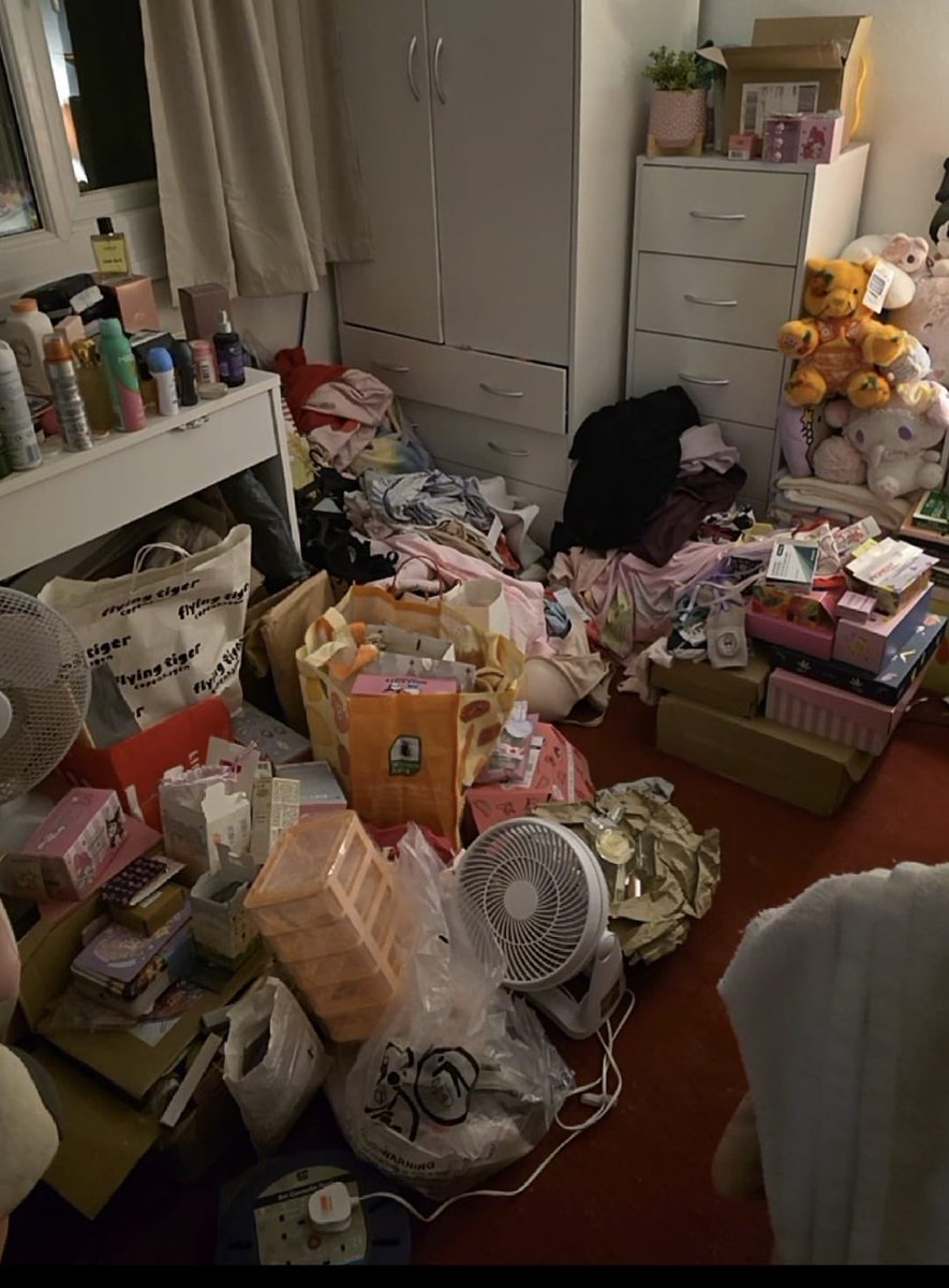 carebeardnp's tweet photo. showing you all if you promise to be nice abt my ocd-caused hoarding (the big plastic boxes to the left of the after photo are going into storage so they’ll be gone soon) https://t.co/YNMoaJSiYE