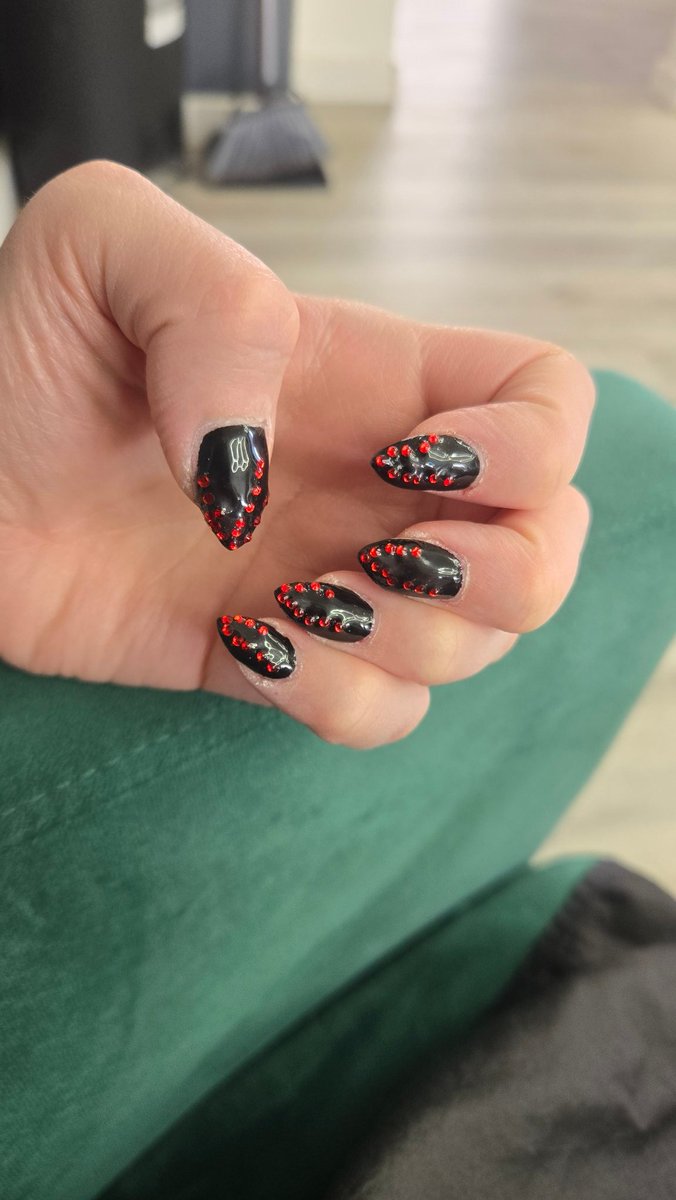 VampykinzVT's tweet photo. New claws ^,..,^ https://t.co/MGwRxaAzdg
