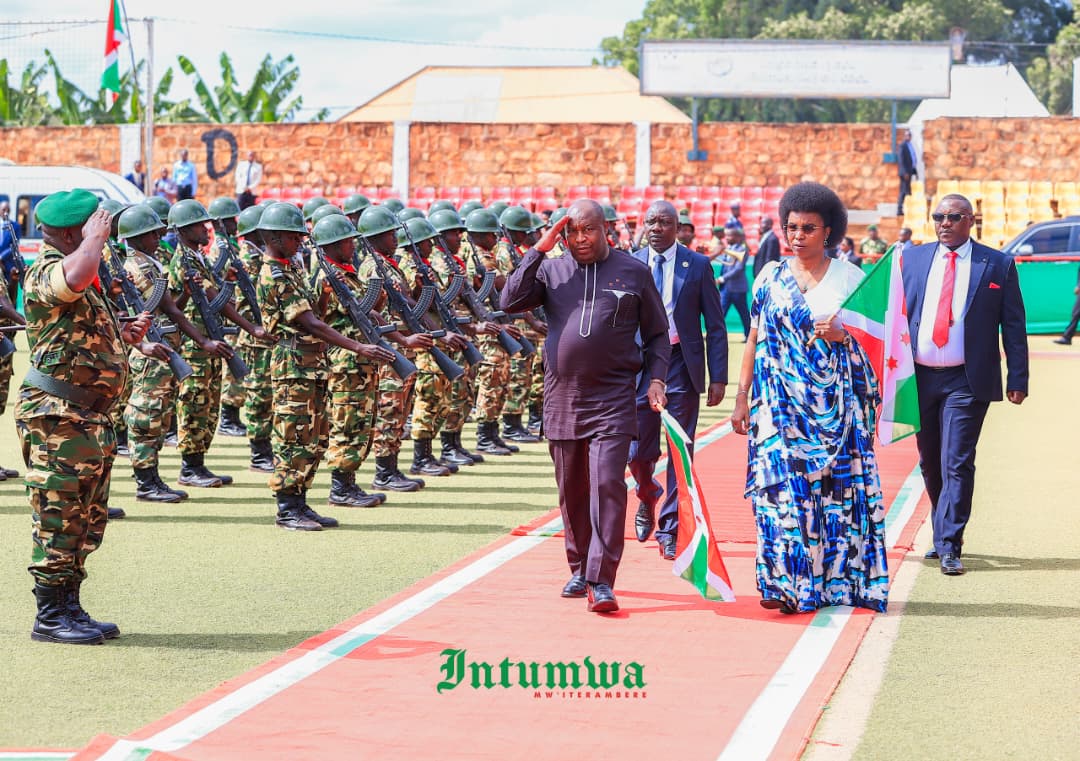 kanyamune's tweet photo. Lors de la prière marquant le 6ᵉ anniversaire de sa gouvernance, le Président de la République du Burundi, S.E @GeneralNeva, est revenu sur les principales réalisations enregistrées au cours des six dernières années.
Il a notamment mis en avant le renforcement de la ... 1/2 https://t.co/KN5usnBYFb