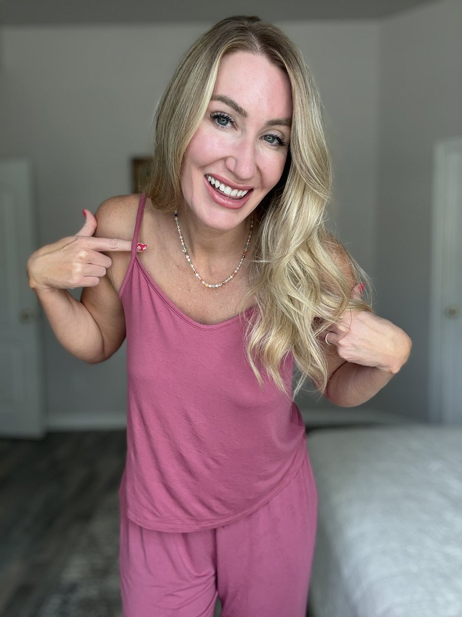 MRAmelrenell's tweet photo. Filmed for the most comfy, delicious feeling pj’s I’ve ever owned and this color??
Freaking stunning 🤩🤩
Were photos a requirement? Nope 
But I was feeling pretty lux so 🤳📸📷🤳
.
.
#ugc #ugccreator #ugcphoto #ugccommunity https://t.co/D2T9YPw1x6