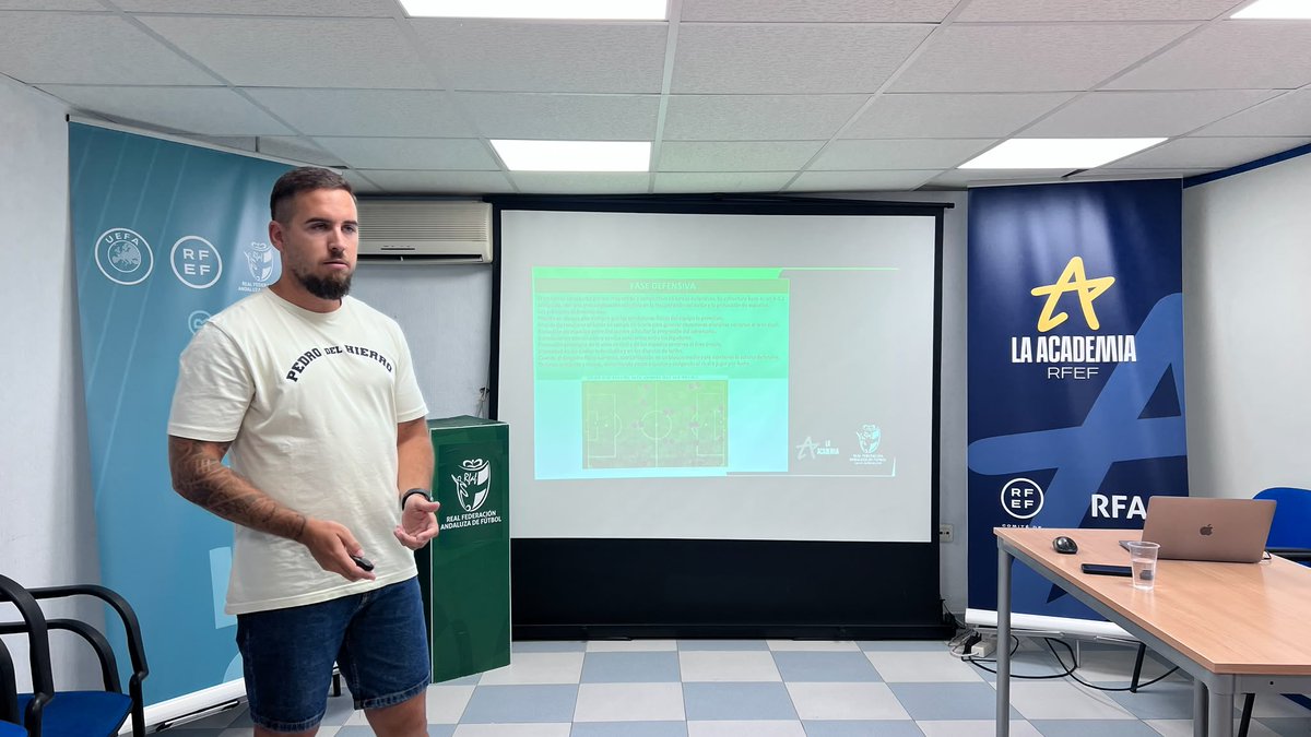 cedifa's tweet photo. FORMACIÓN | @RFAF_Cadiz

📸 Defensa del "Proyecto Final" por los alumnos del #UEFAA en #CADIZ

⚽️ Alto nivel de ponencias e implicación del alumnado acompañados de excelentes profesores 

@AcademiaRFEF https://t.co/h1hatrQVzq