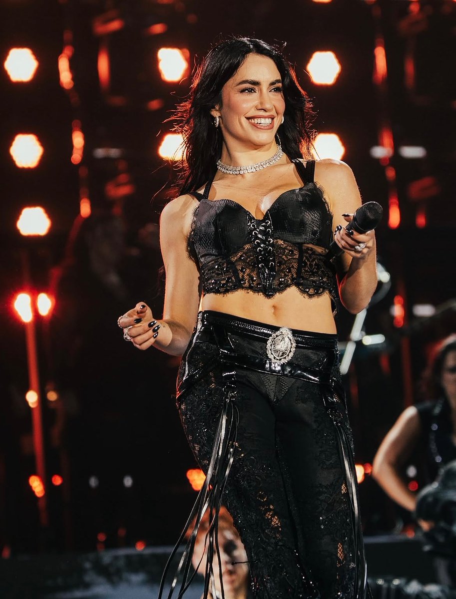 mipopstarfavv's tweet photo. linda y feliz https://t.co/DVydaAjA8H