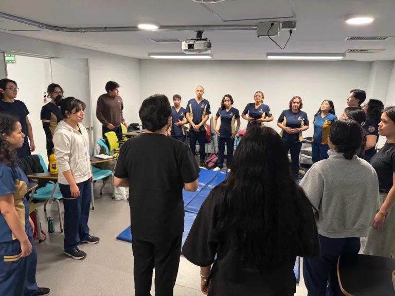 FacMedicinaUNAM's tweet photo. La Licenciatura en Fisioterapia de la Facultad de Medicina realizó una nueva edición de sus cursos intersemestrales presenciales y virtuales, con el fin de enriquecer el currículo del estudiantado mediante contenidos prácticos y actualizados https://t.co/Z13QPSRI0a #GacetaFacMed https://t.co/Yu50HnUqSy