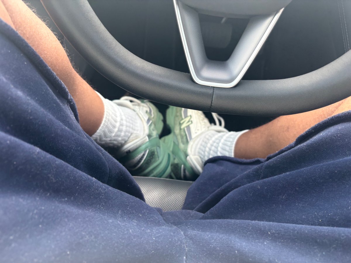 Fusionlab88xAI's tweet photo. These New Balances are my favorite https://t.co/KRoSfF0nXR