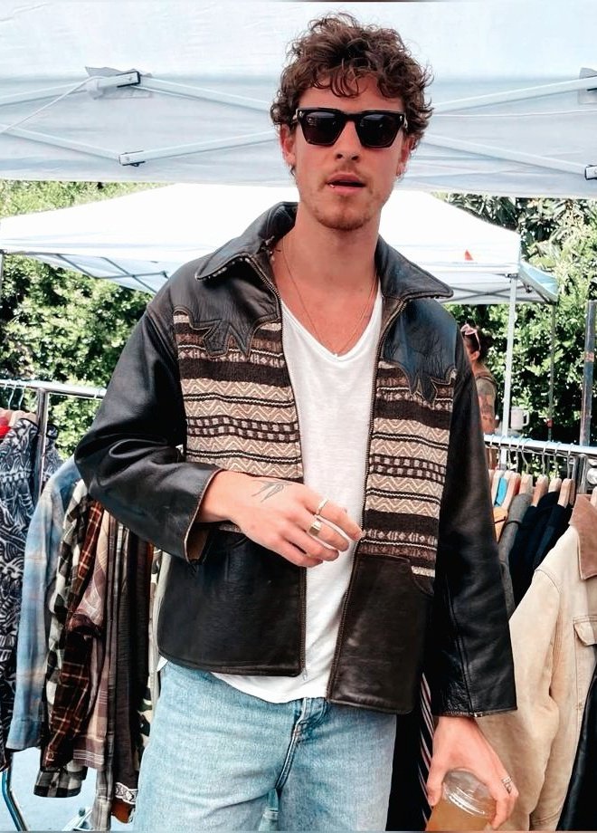 shawnmnthw's tweet photo. shawn mendes in his bob dylan era with the vintage leather and a toothpick… the aura is absolutely insane ❤️‍🔥 https://t.co/X8d4kQPxLx