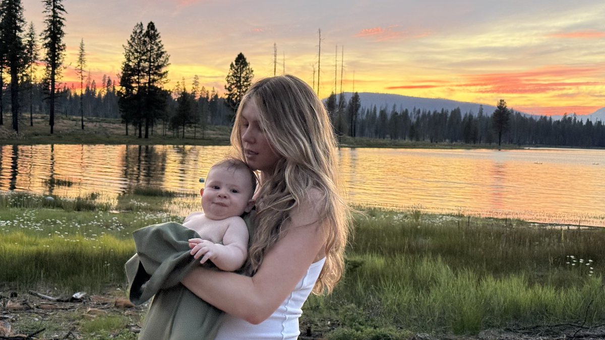 Martellfox's tweet photo. Maximizing our mana by watching the sunset on the lake with Grandma ❤️ https://t.co/OpANtQvVI5