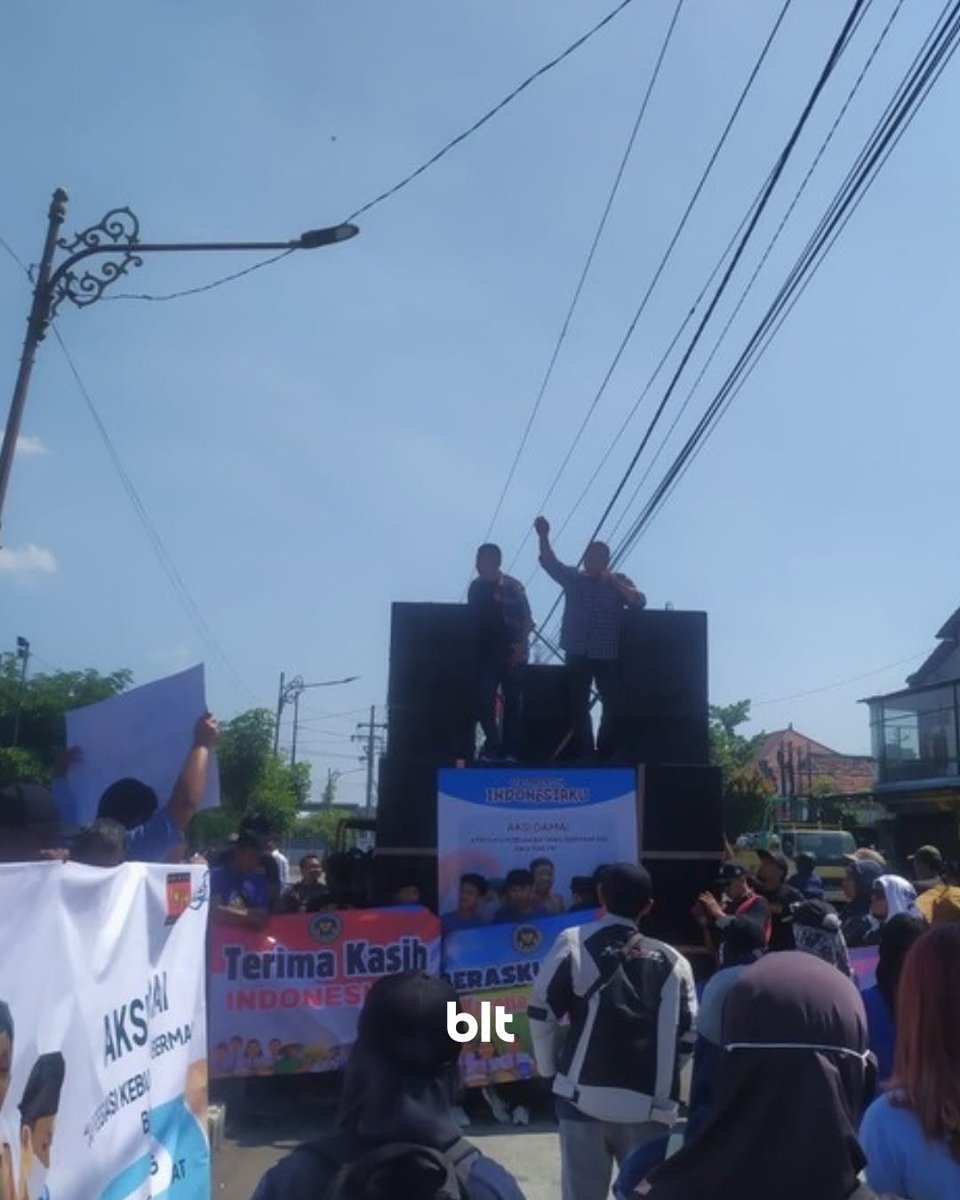 bicarablitarcom's tweet photo. Aksi ini digelar di depan Kantor Bupati Blitar pada Kamis,18 Juni 2026.

Bagaimana menurutmu program MBG perlu dilanjutkan atau tidak? https://t.co/2sd5nbzEc8