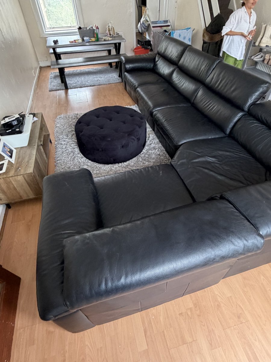 DeliverEasyLtd's tweet photo. Today we travelled from Chingford to collect this large corner sofa and safely delivered it to its new home in Leyton. 🚚

From collection to delivery, our team handled everything with care, ensuring a smooth and stress-free experience for our customer. ✅

📞 07395 844429 https://t.co/10GyyBkd1m