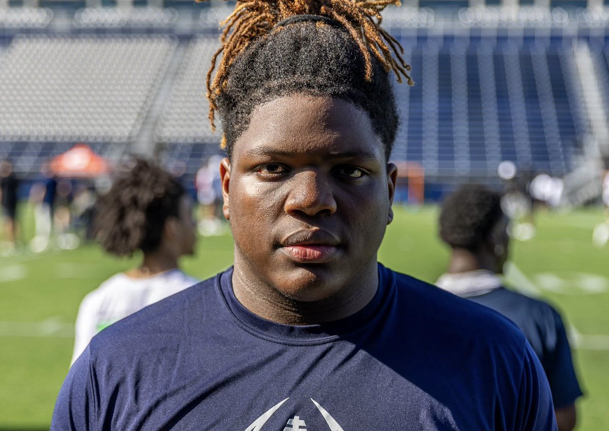 sixstarfootball's tweet photo. EVENT COVERAGE | Several Rising OL/DL Prospects Impress in the Trenches at FIU

📈Six Star Football takes a look at several rising prospects who made noise 💯

STORY ▶️ https://t.co/12DZMaTKLh 

@Brayden_84 @Maribullard08 @JeremiahCuyler @JadenDonald55 @Jdishim1028 @gabeellis50_11 @EthanGladden56 @carterharr71 @LandonHoward00 @J27Tobias @behumblemir_ @Iamjordanking_ @DjKuilan @Darius_Little56 @wyattLoed @LiamLudwig47312 @jaidenmedard68 @LukeOdom2028 @55sznnn @NathanielR62 @Lou_Suave0 @shadrachw_ @DE__Bryce
