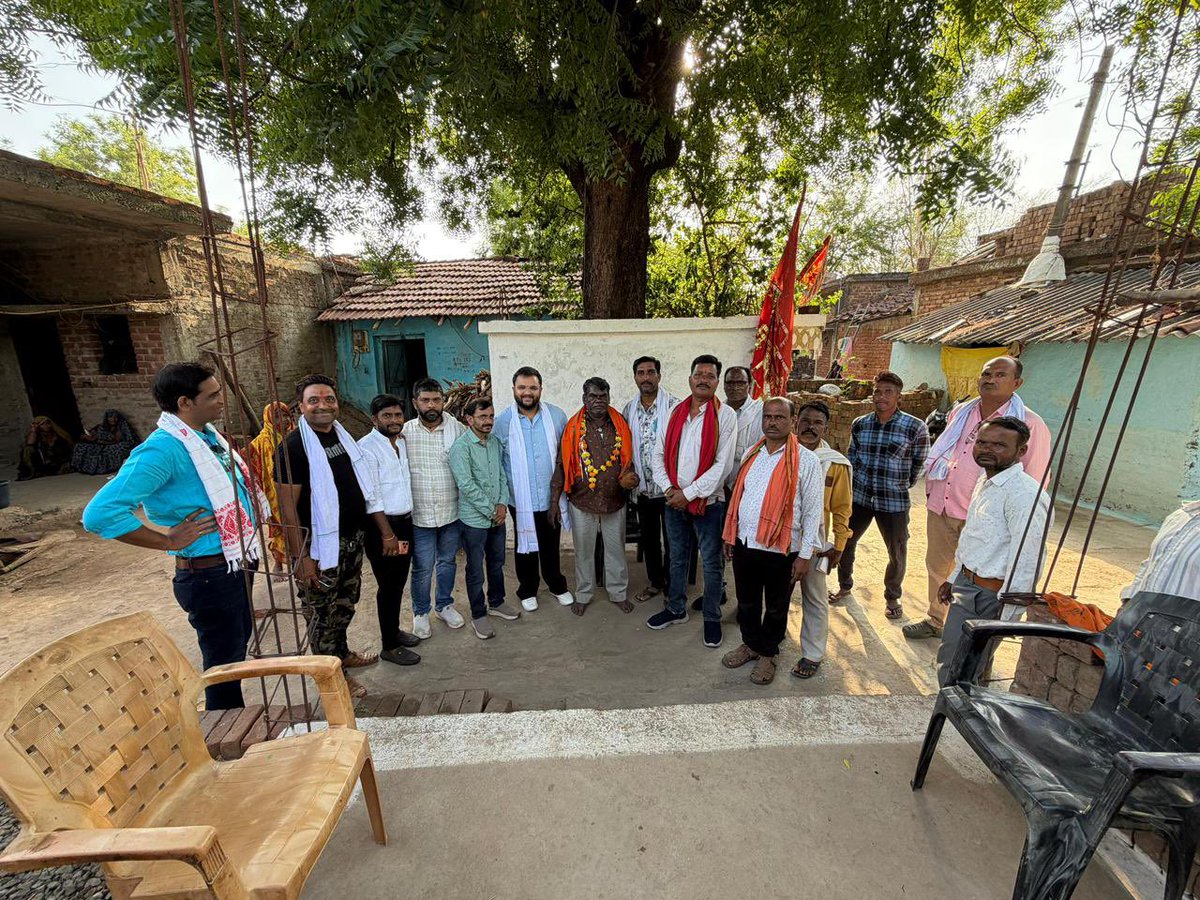 iharshjbp's tweet photo. यशस्वी प्रधानमंत्री श्री नरेंद्र मोदी जी के सेवा, सुशासन, विश्वास एवं जनकल्याण के सफल 12 वर्ष पूर्ण होने के उपलक्ष्य में चलाए जा रहे #विशेष_जनसंपर्क_अभियान के अंतर्गत आज पश्चिम मंडल में वरिष्ठजन एवं प्रबुद्धजनों से आत्मीय भेंट एवं संवाद कर उनका स्वागत एवं अभिनंदन किया। https://t.co/LBZAbBAeRr