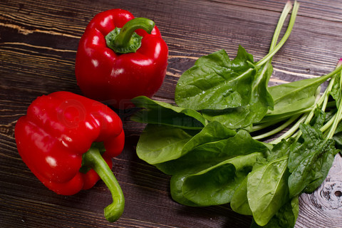 KBeard75827's tweet photo. Fresh seasonal veggies just hit our market! Crisp spinach, sweet cherry tomatoes and plump mushrooms—perfect for tonight’s healthy stir-fry. Grab yours before they’re gone! https://t.co/7w4Egk3jQe