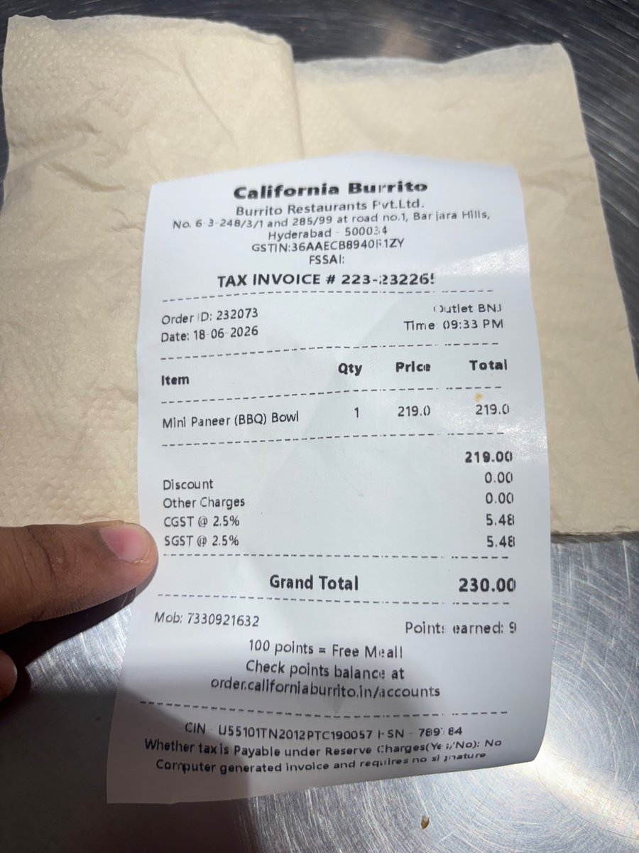 mrkrishnahere's tweet photo. Found blue-coloured paneer in a meal served at California Burrito, Hyderabad.
While the staff apologised, they could not explain how this happened or what caused the discoloration.
Requesting @cfs_telangana @fssaiindia to look into this matter. https://t.co/wrlzGck8yk
