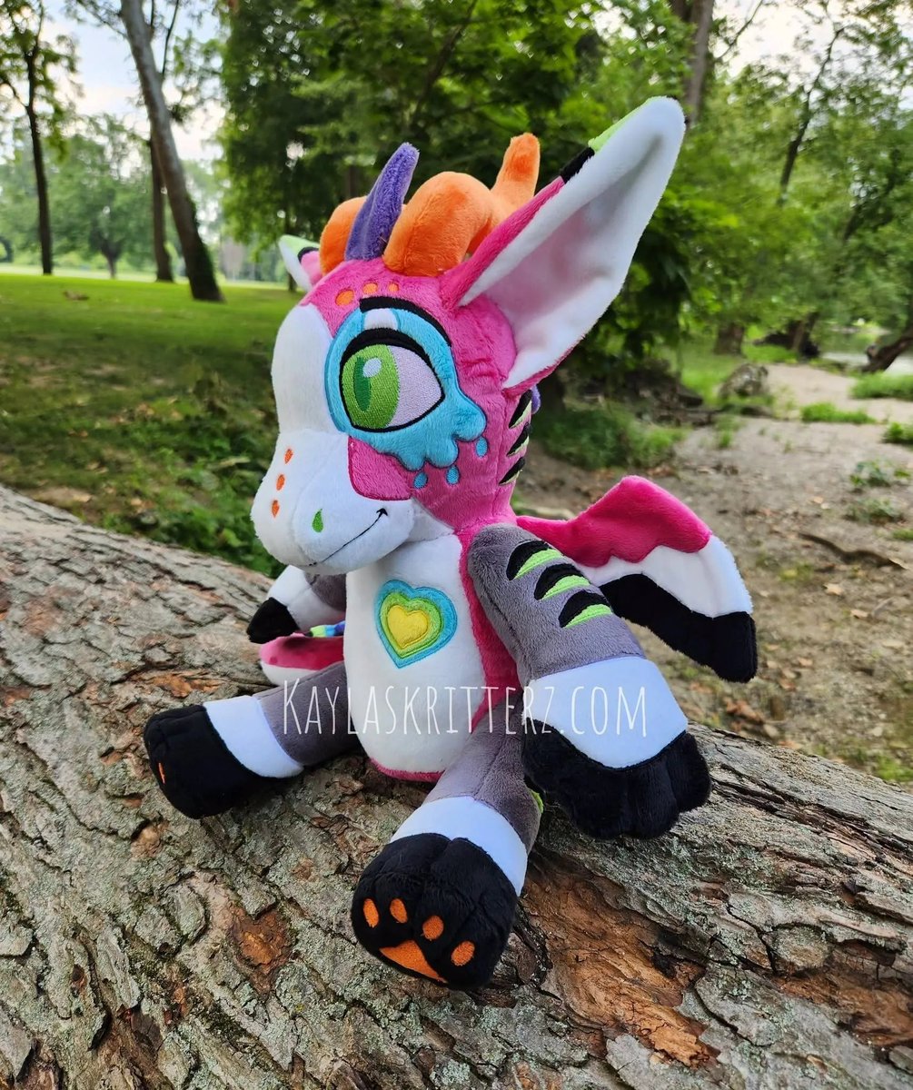 KaylasKritterz's tweet photo. SPECIAL ANNOUNCEMENT: I am temporarily opening for 1 comm spot! If your slot is paid for in full, it will be worked on in personal time between existing orders to make sure those ahead aren't interrupted! You can also pay in 2 dep on quoted cost but work wont start until paid(c) https://t.co/C3FqYrWzvA